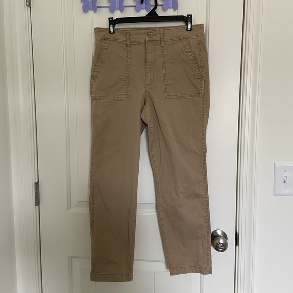 Old Navy women’s tan khaki pants — size 6‎ - Picture 1 of 7
